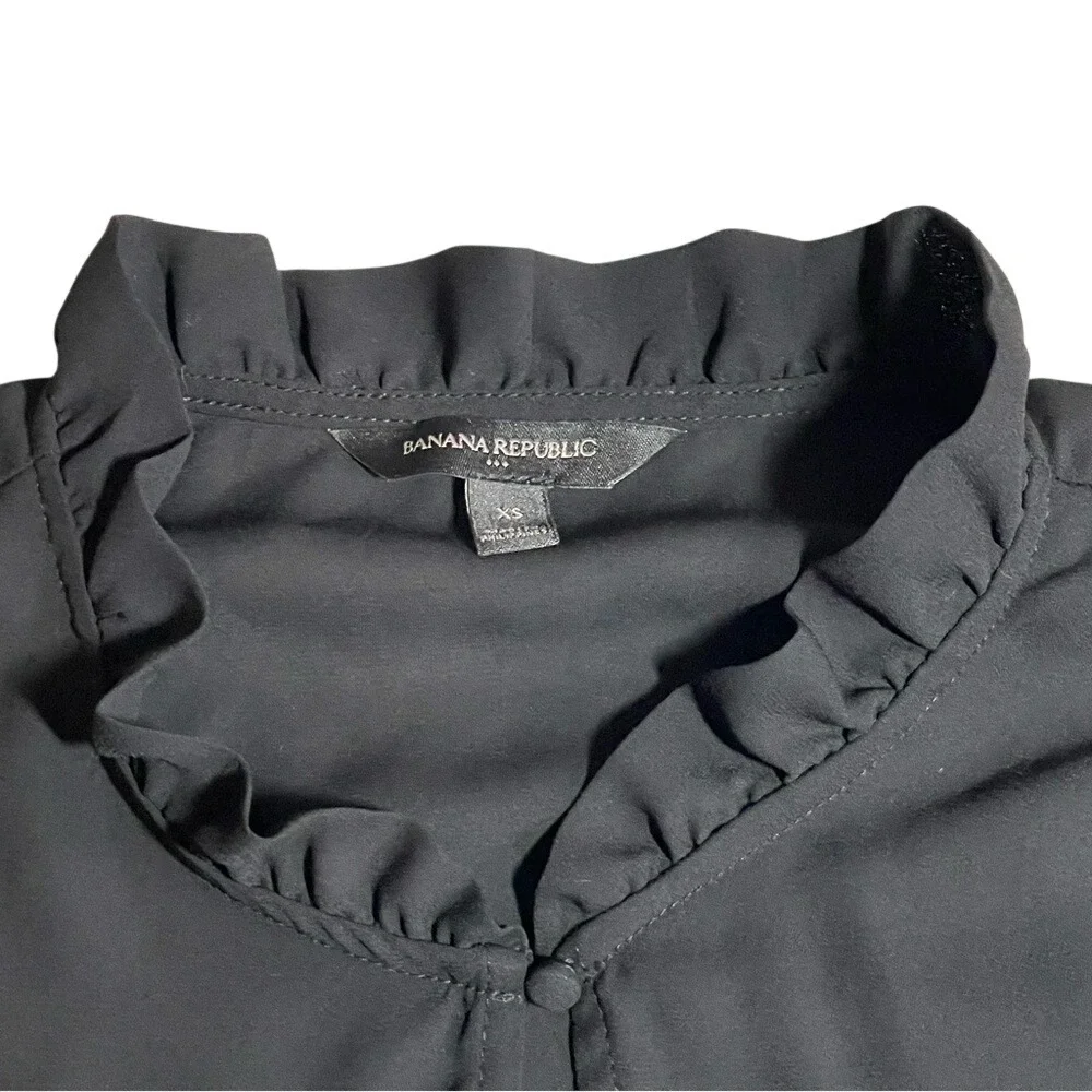 Banana Republic Black Ruffle Neck Short Sleeve‎ Blouse Women's XS